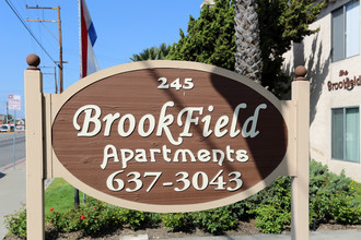 BROOKFIELD in Orange, CA - Foto de edificio - Building Photo