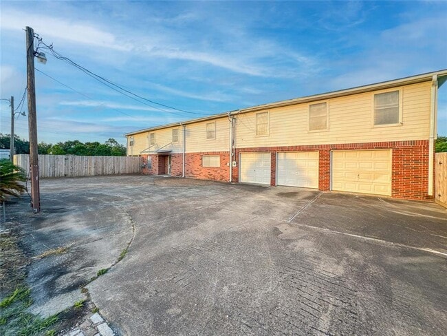 3709 Joe Dr in Pearland, TX - Foto de edificio - Building Photo