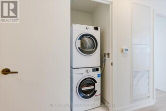 1 Quarrington Lane in North York, ON - Building Photo - Building Photo