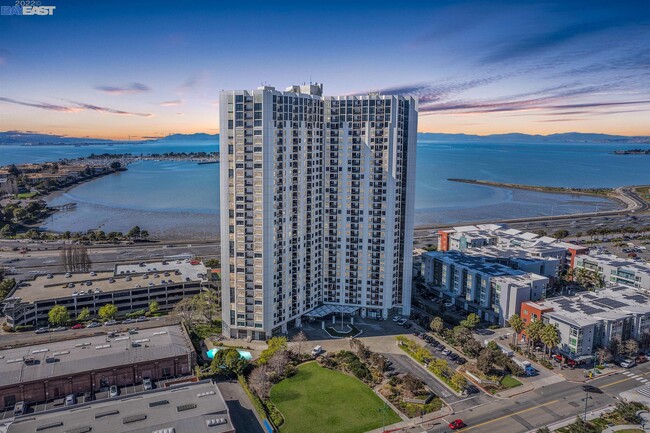 6363 Christie Ave | Rentals in Emeryville, CA