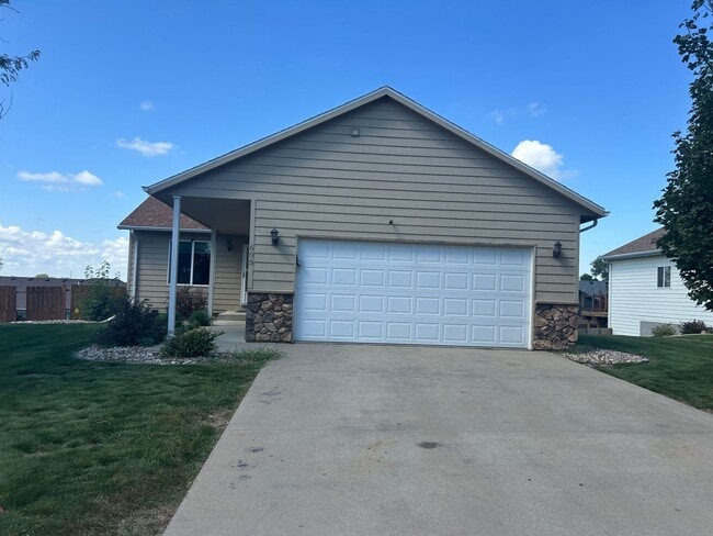 property at 605 N Daisy Ave