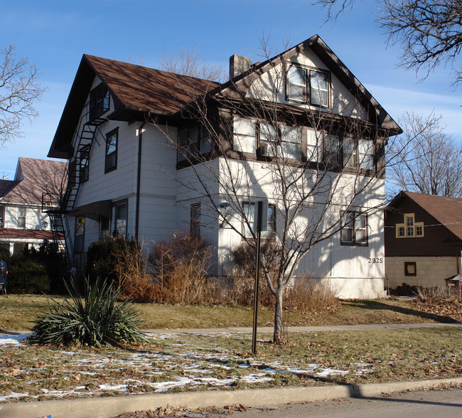 2325 Carpenter Ave in Des Moines, IA - Building Photo - Building Photo