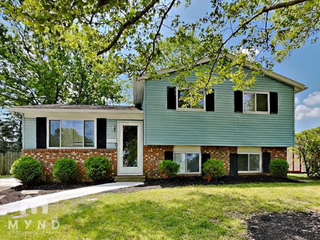 384 Parkdale Dr in West Jefferson, OH - Foto de edificio - Building Photo