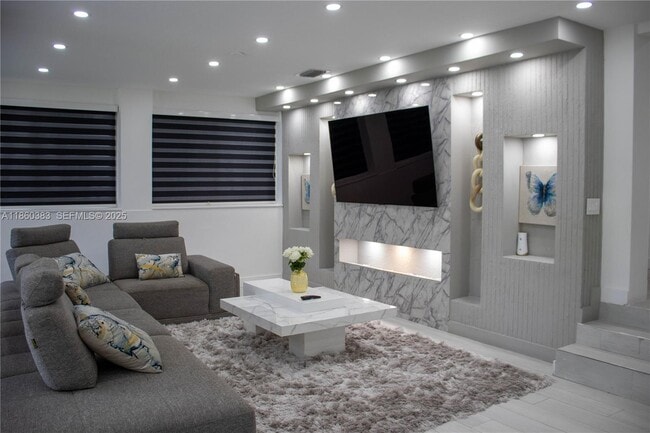 295 NE 150th St in Miami, FL - Foto de edificio - Building Photo