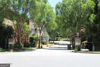 704 Longleaf Dr NE in Atlanta, GA - Building Photo - Building Photo