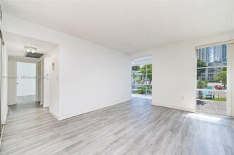 17570 Atlantic Blvd in Sunny Isles Beach, FL - Building Photo - Building Photo