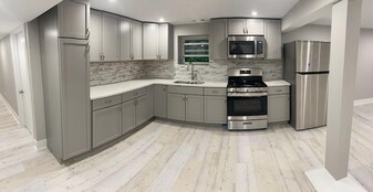 2204 W Ainslie St in Chicago, IL - Building Photo