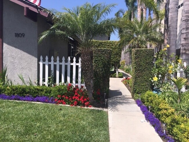 1809 Huntington St in Huntington Beach, CA - Building Photo - Building Photo