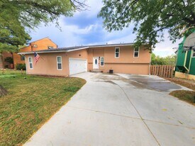 1896 Camino Manzana in Los Alamos, NM - Building Photo