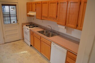 621 W Princess Anne Rd in Norfolk, VA - Building Photo - Building Photo