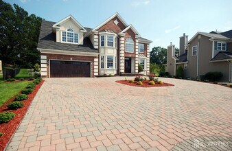 41 Fritz Dr in Sayreville, NJ - Building Photo - Building Photo