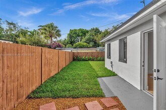 1123 NE 1st Ave.-Unit -2 in Fort Lauderdale, FL - Building Photo - Building Photo