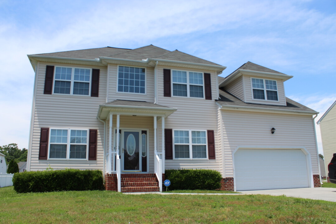 14506 Tralee Ct in Chester, VA - Building Photo