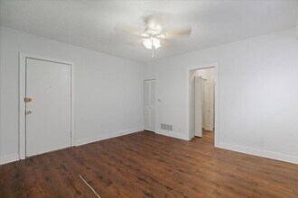 3727 N Pine Grove Ave in Chicago, IL - Building Photo - Building Photo