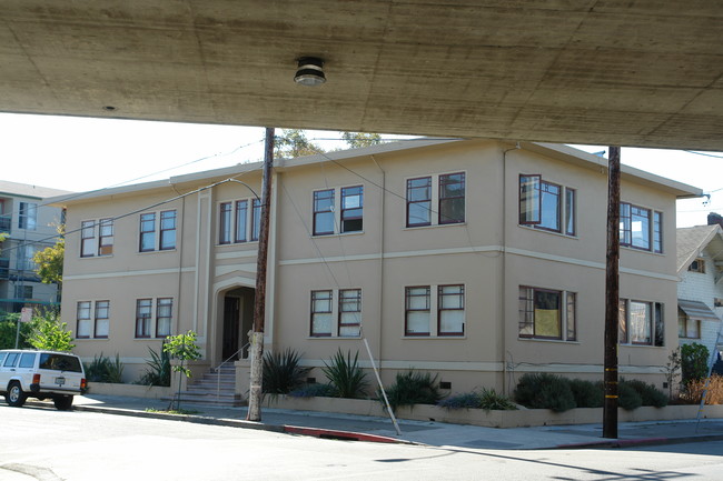 597 54th St in Oakland, CA - Foto de edificio - Building Photo