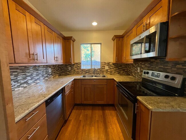 310 Avenida Santa Barbara-Unit -C in San Clemente, CA - Foto de edificio - Building Photo