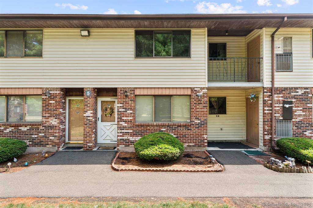 55 Thompson St in East Haven, CT - Foto de edificio