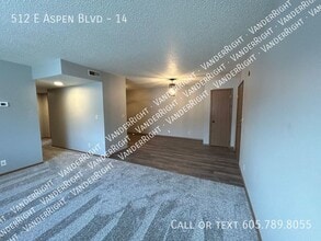 512 E Aspen Blvd in Brandon, SD - Building Photo - Building Photo