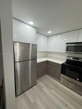 20860 San Simeon Way in Miami, FL - Building Photo - Building Photo