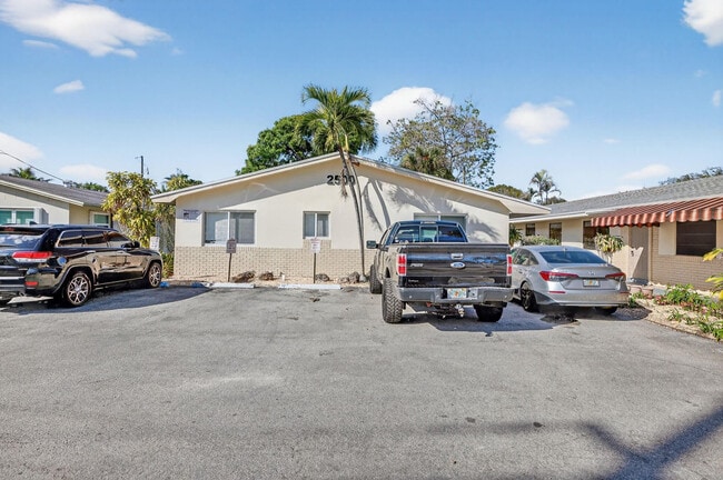 2500 SW 18th Terrace in Fort Lauderdale, FL - Building Photo - Building Photo