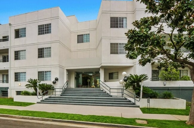 3144 S Canfield Ave, Unit 202