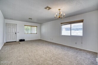 45444 Spahn Ln in Lancaster, CA - Building Photo - Building Photo