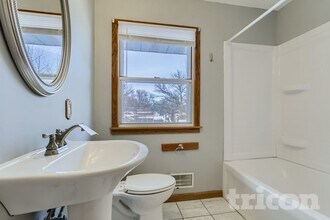 4400 W 111th St in Bloomington, MN - Building Photo - Building Photo