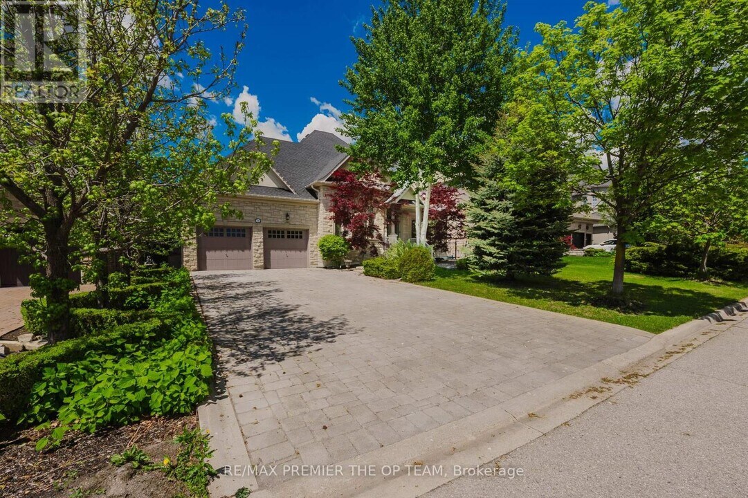 56 Park Ridge Dr in Vaughan, ON - Building Photo