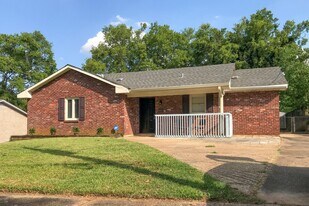6112 Hinchcliff Rd in Montgomery, AL - Building Photo
