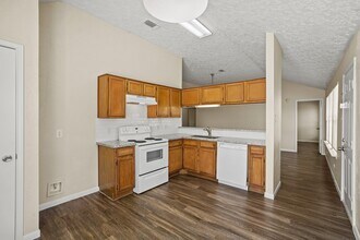 16885 Blue Jay St in Conroe, TX - Foto de edificio - Building Photo