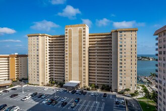 Essex House in St. Petersburg, FL - Building Photo - Building Photo