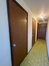 1255 E Van Buren Ave in Cottage Grove, OR - Building Photo - Building Photo