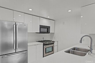 939 Palm Ave, Unit 401 in West Hollywood, CA - Building Photo - Building Photo