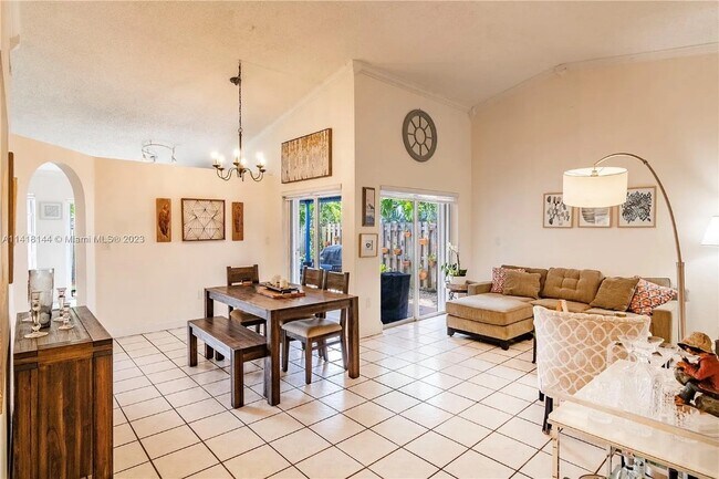 11211 SW 64th Ln in Miami, FL - Building Photo - Building Photo