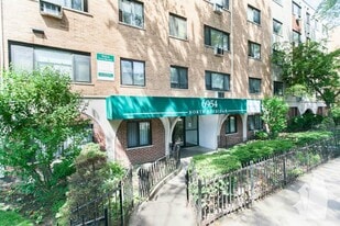 6954 N Sheridan Rd in Chicago, IL - Building Photo