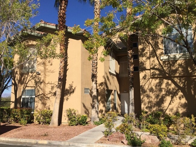 8704 Red Rio Dr in Las Vegas, NV - Building Photo - Building Photo