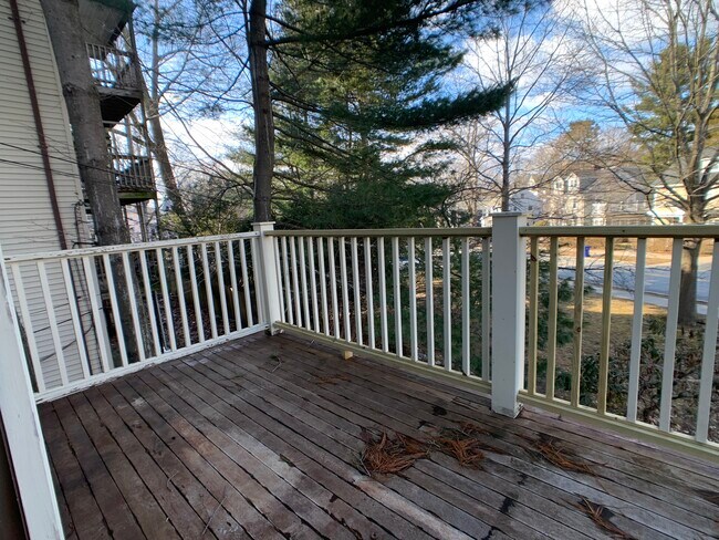 20 Eliot St, Unit 2 in Chestnut Hill, MA - Foto de edificio - Building Photo