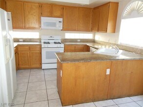 8304 Emerald Isle Ave in Las Vegas, NV - Building Photo - Building Photo