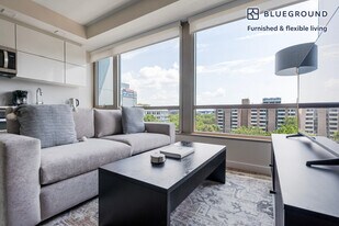 301 M St SW in Washington, DC - Building Photo