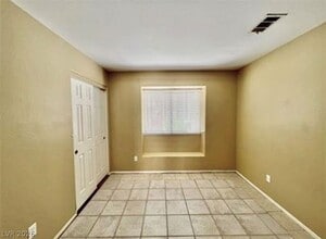 9760 Double Rock Dr in Las Vegas, NV - Building Photo - Building Photo