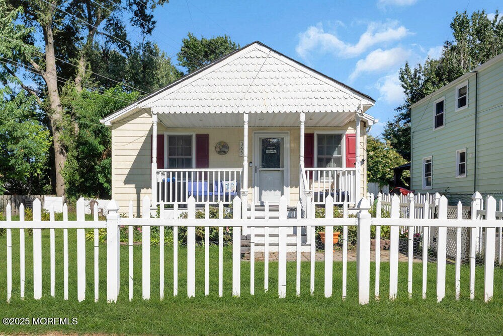 365 Atlantic Ave in Middletown, NJ - Building Photo