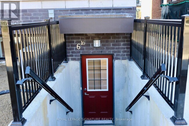 6 Bicknell Ave in Toronto, ON - Building Photo - Building Photo