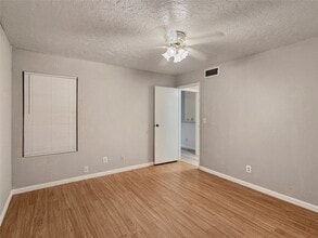 2021 Spenwick Dr in Houston, TX - Building Photo - Building Photo