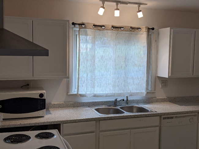 1001 E Main St in Johnson City, TN - Building Photo - Building Photo