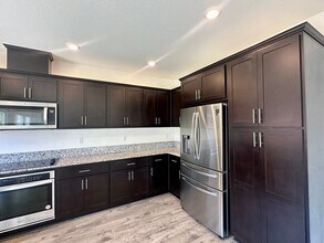 70 Mountainside Wy in Hayward, CA - Building Photo - Building Photo