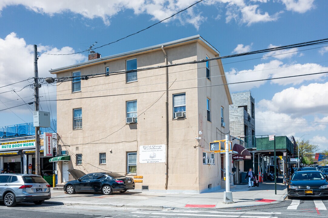 5716 37th Ave in Flushing, NY - Building Photo