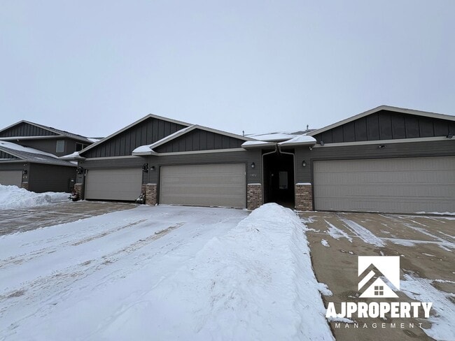 9402 W Broek Dr in Sioux Falls, SD - Building Photo - Building Photo