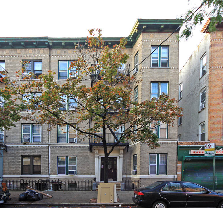 61-12 Woodbine St in Flushing, NY - Building Photo