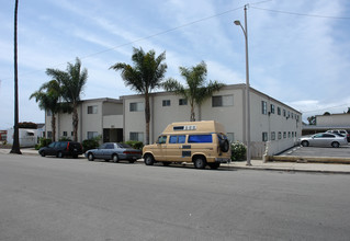 Kalorama Apartments in Ventura, CA - Foto de edificio - Building Photo