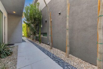 350 Goleta Way in Palm Springs, CA - Building Photo - Building Photo